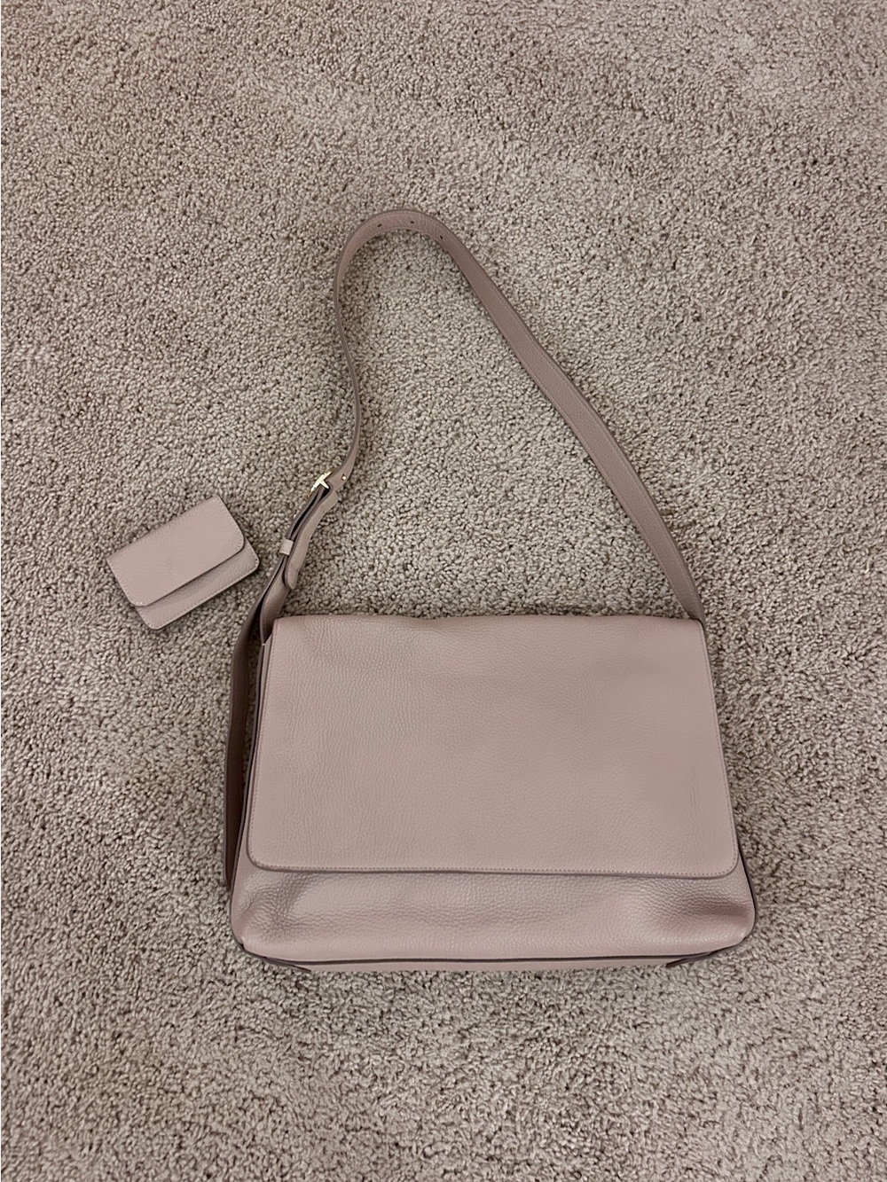 13 inch Cuyana Messenger Bag in Soft Rose